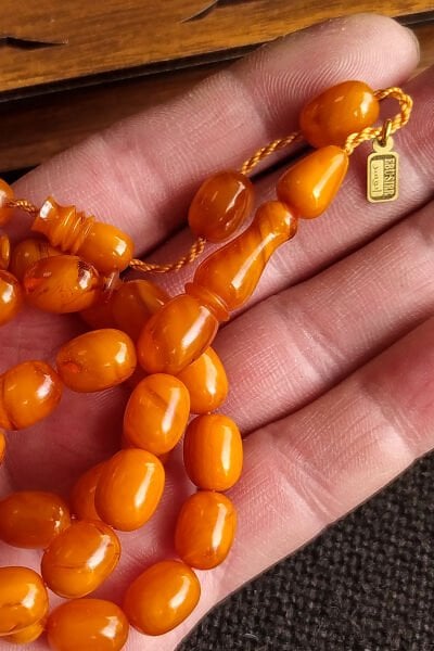 8x11 mm Mişmişi Osmanlı Benzetme Sıkma Kehribar Tesbih, Ebu Sırr Usta İmzalı Hareli Sıkma Tespih
