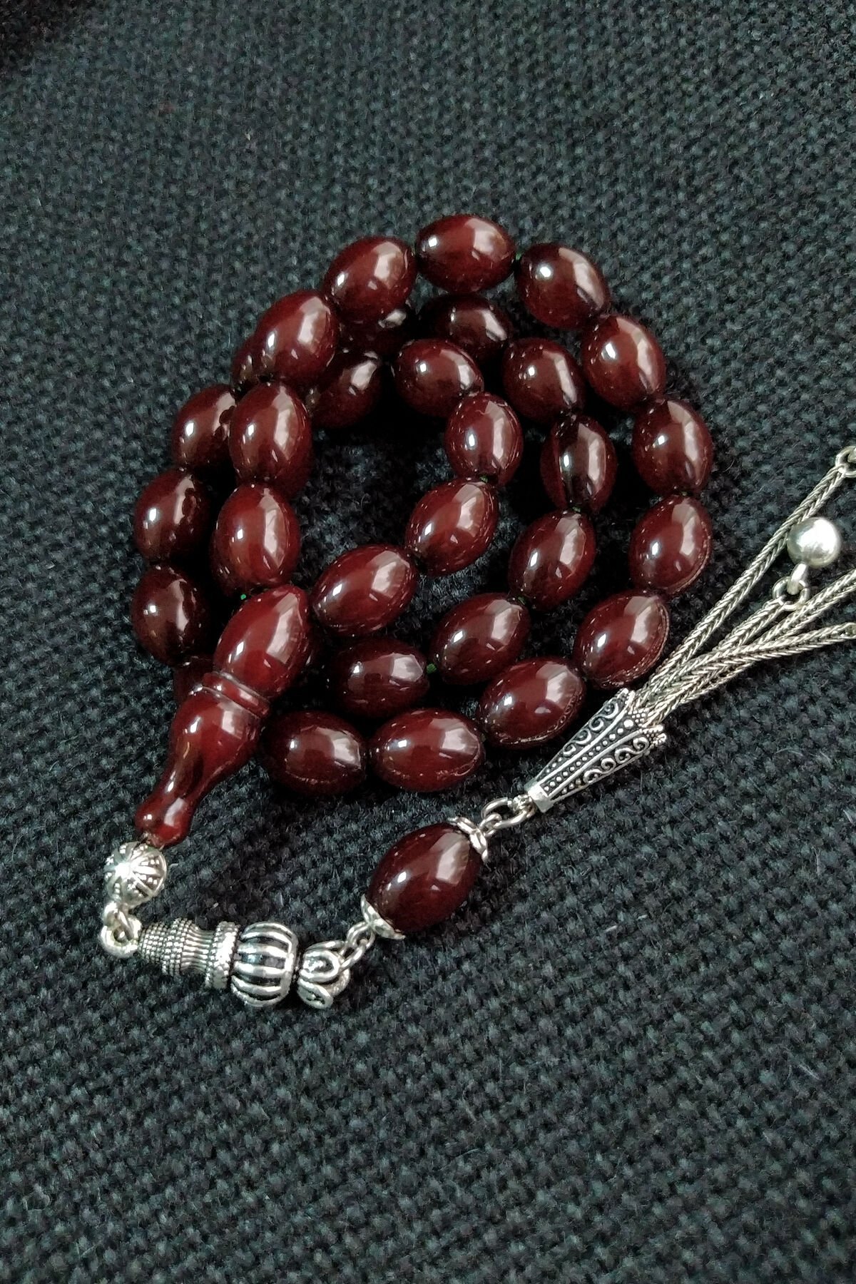 Koleksiyonluk 9X12 mm Vişne Rengi Helezon Damarlı Sıkma Kehribar Tesbih - Osama Omari Usta İşçilikli