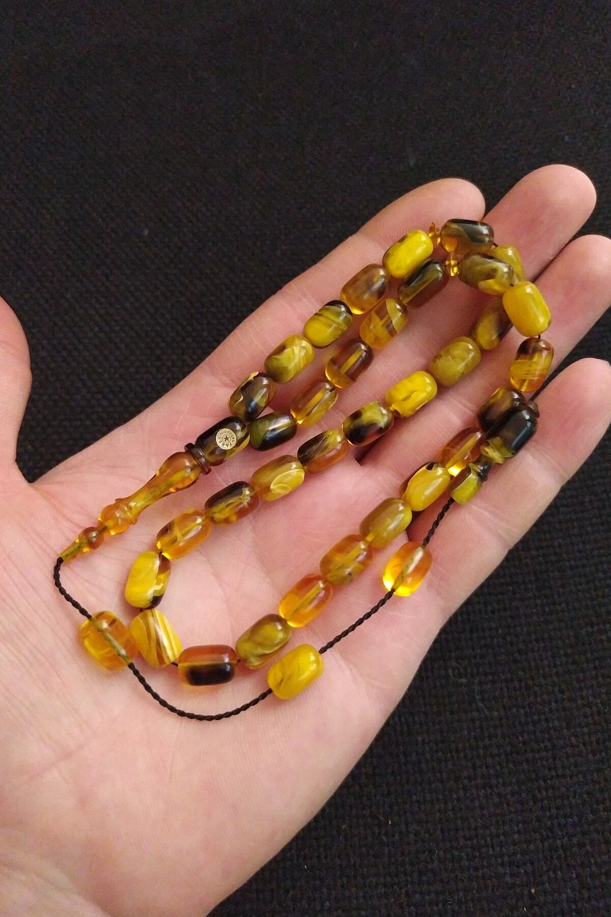 Fares Baydoun Usta İşçilikli Sarı Siyah Sıkma Kehribar Tesbih Ahşap Kutulu Püskül Hediyeli Tespih