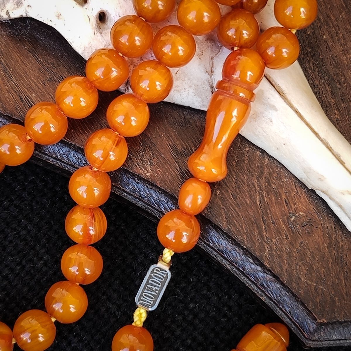 Tütün Rengi Çubuk Sıkma Kehribar | Movador İmzalı