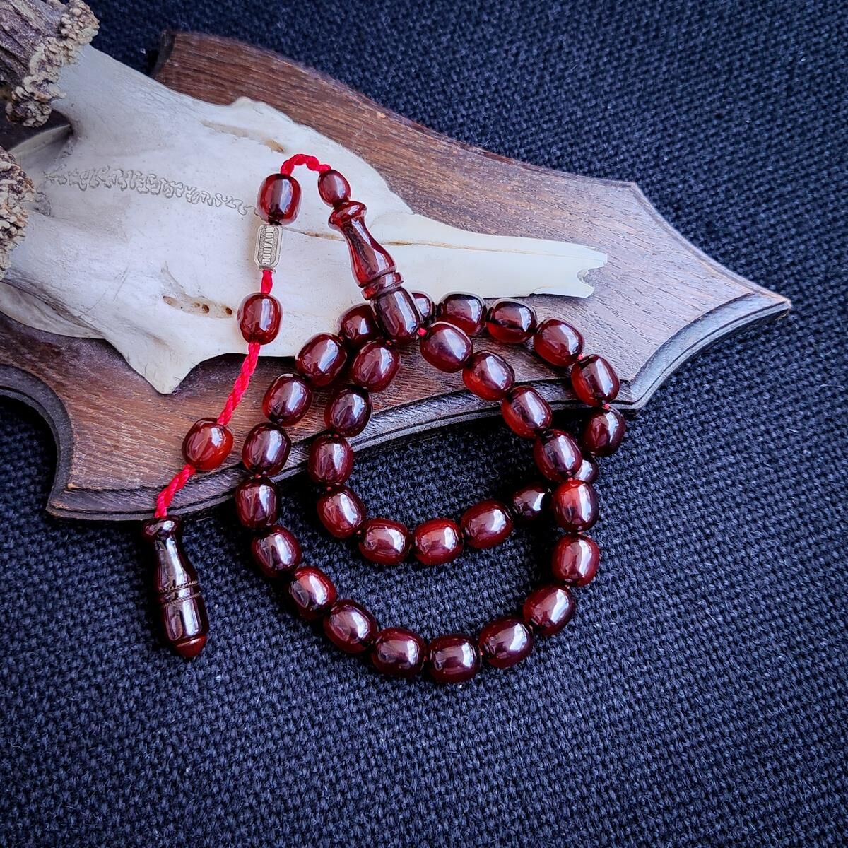 9x11 mm Vişne Rengi Çubuk Sıkma Kehribar Tesbih