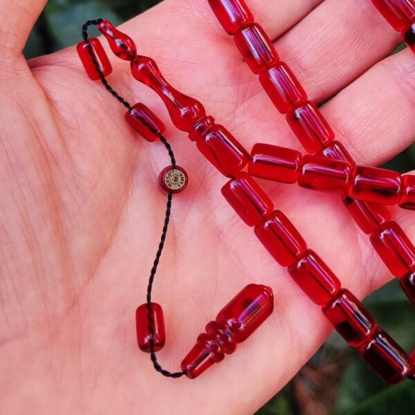 8x11 mm Mesut Elma Usta İmzalı Vişne Rengi Zar Kehribar Tesbih