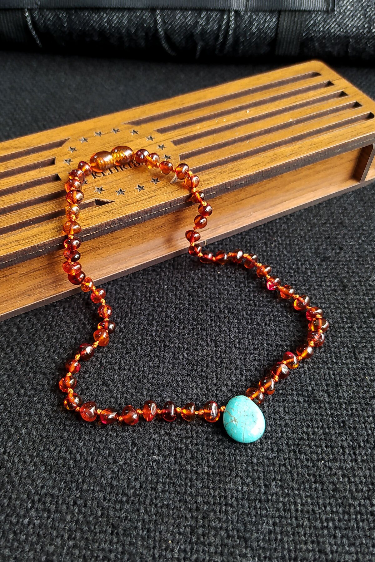 Sertifikalı Turkuaz Doğaltaşlı Konyak Rengi Kehribar Kolye Bebek Diş Kolyesi 0-3 Yaş 32 cm