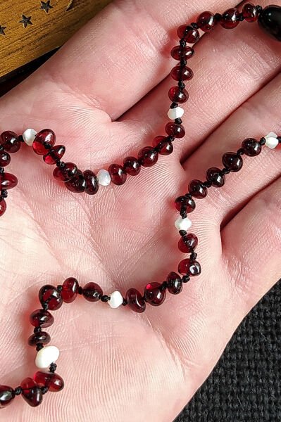 Sertifikalı Kırmızı İncili Kehribar Kolye Kız Erkek Bebek Diş Kolyesi 4-7 Yaş 35 cm