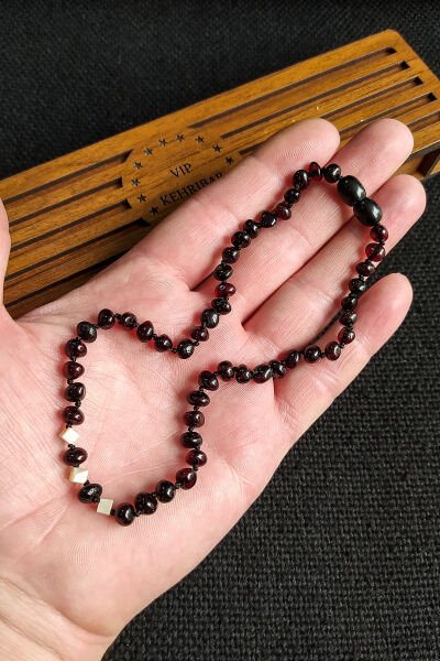 Sertifikalı Vişne Rengi Kehribar Kolye İnci Doğaltaşlı Bebek Diş Kolyesi 3-6 Yaş 35 cm