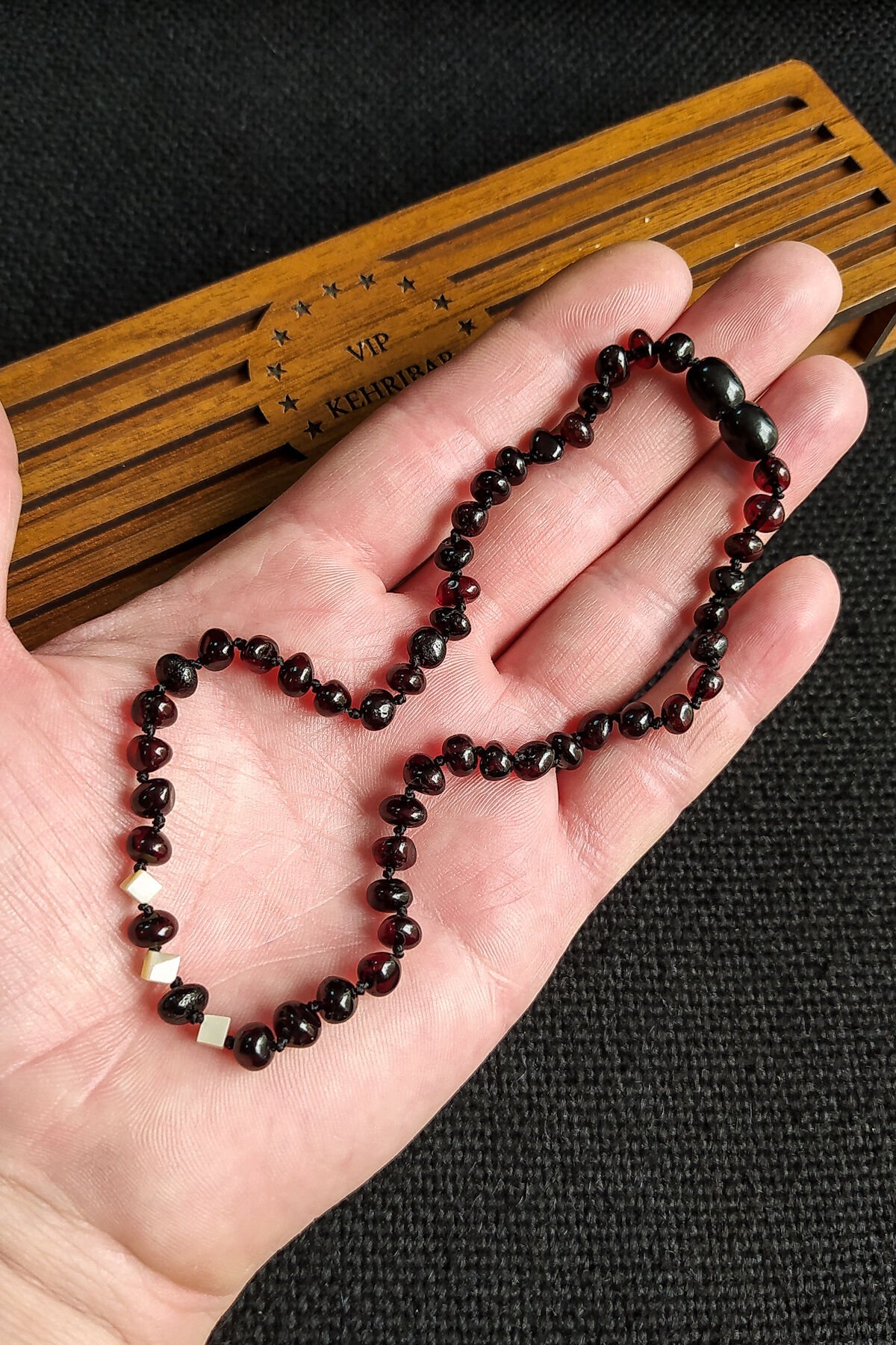 Sertifikalı Vişne Rengi Kehribar Kolye İnci Doğaltaşlı Bebek Diş Kolyesi 0-3 Yaş 32 cm